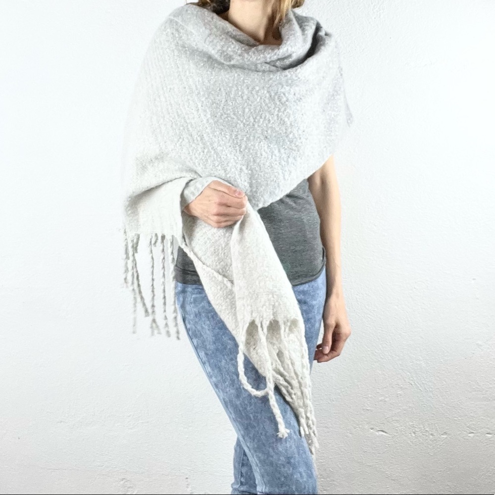 MERSEA & CO. |🐰Neutral Light Gray Knit Super Soft Scarf Shawl Wrap w/Fringe
